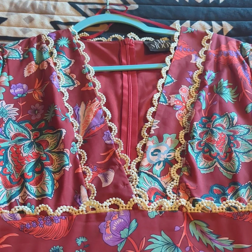 Beautiful Red and floral print dress - Picture 2 of 6